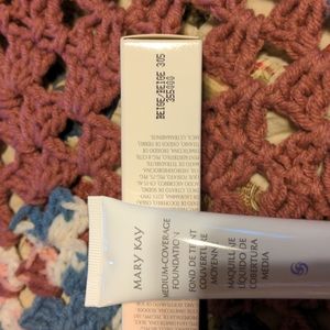 Mary Kay medium-coverage foundation beige 305, 1floz